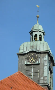 Nahe Ansicht des Glockenturms von St. Petri Ratzeburg